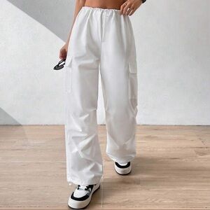 Brand New White Cargo Pant - Never Worn - Size M/6